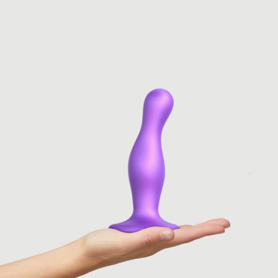 Strap-on-me Curvy M - zvlnené dildo s nožičkami (fialové)